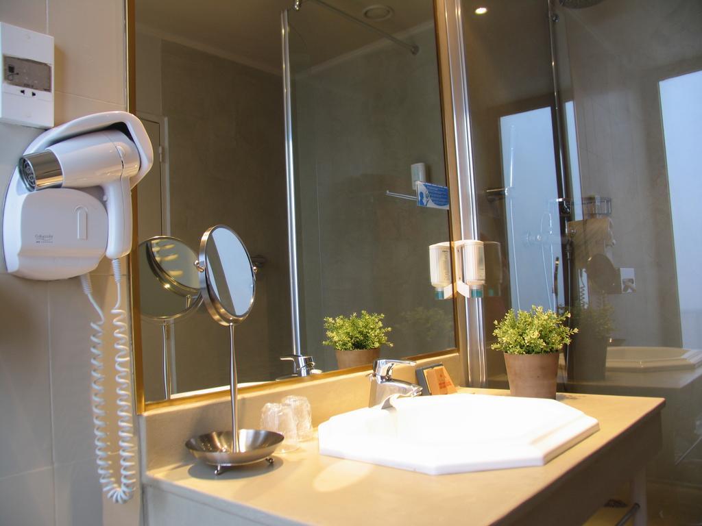 Saint Ferreol Hotel Marseille Room photo